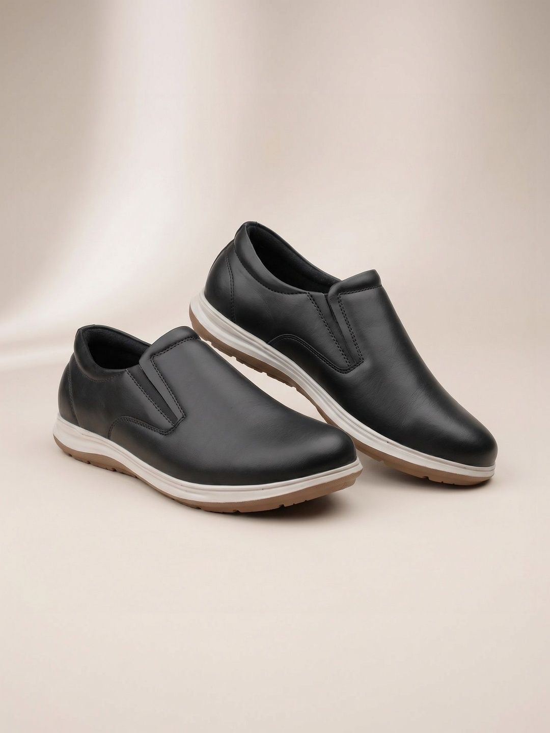 Bxxy Bxxy Men Black Casual Leather Finish Loafers