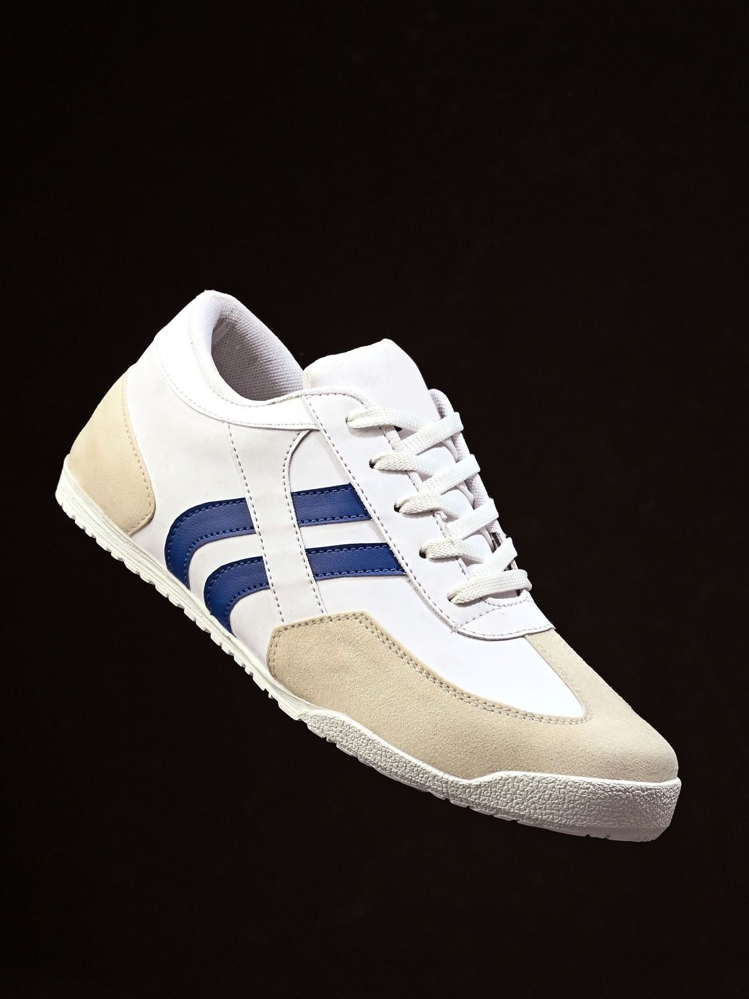 The Roadster Lifestyle Co Men Round Toe Sneakers Casual Shoes