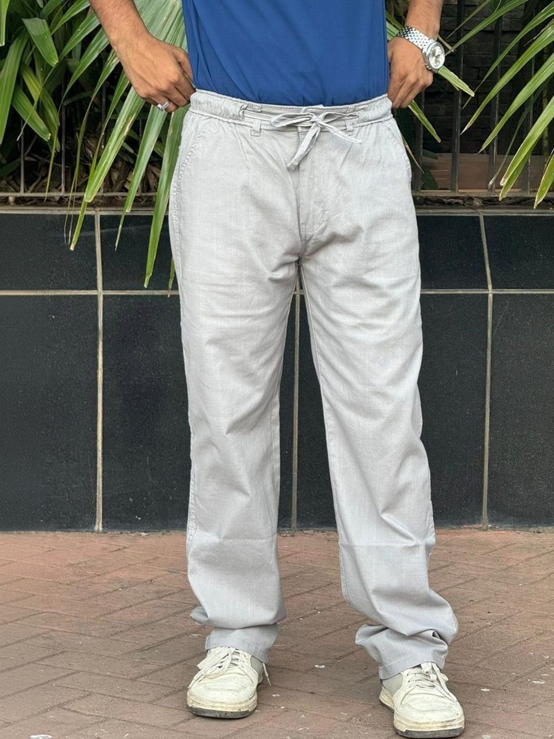 me Queen Men Straight Fit Mid-Rise Stretchable Jeans