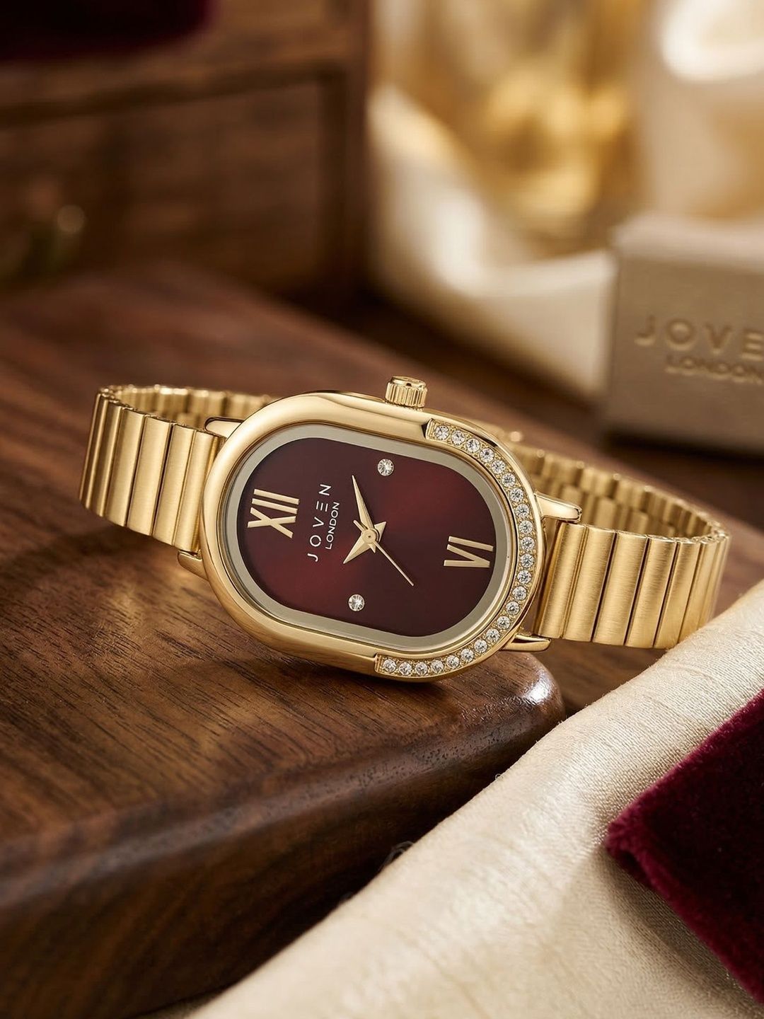 Joven Women Embellished Dial & Stainless Steel Bracelet Style Straps Analogue Watch J8-D
