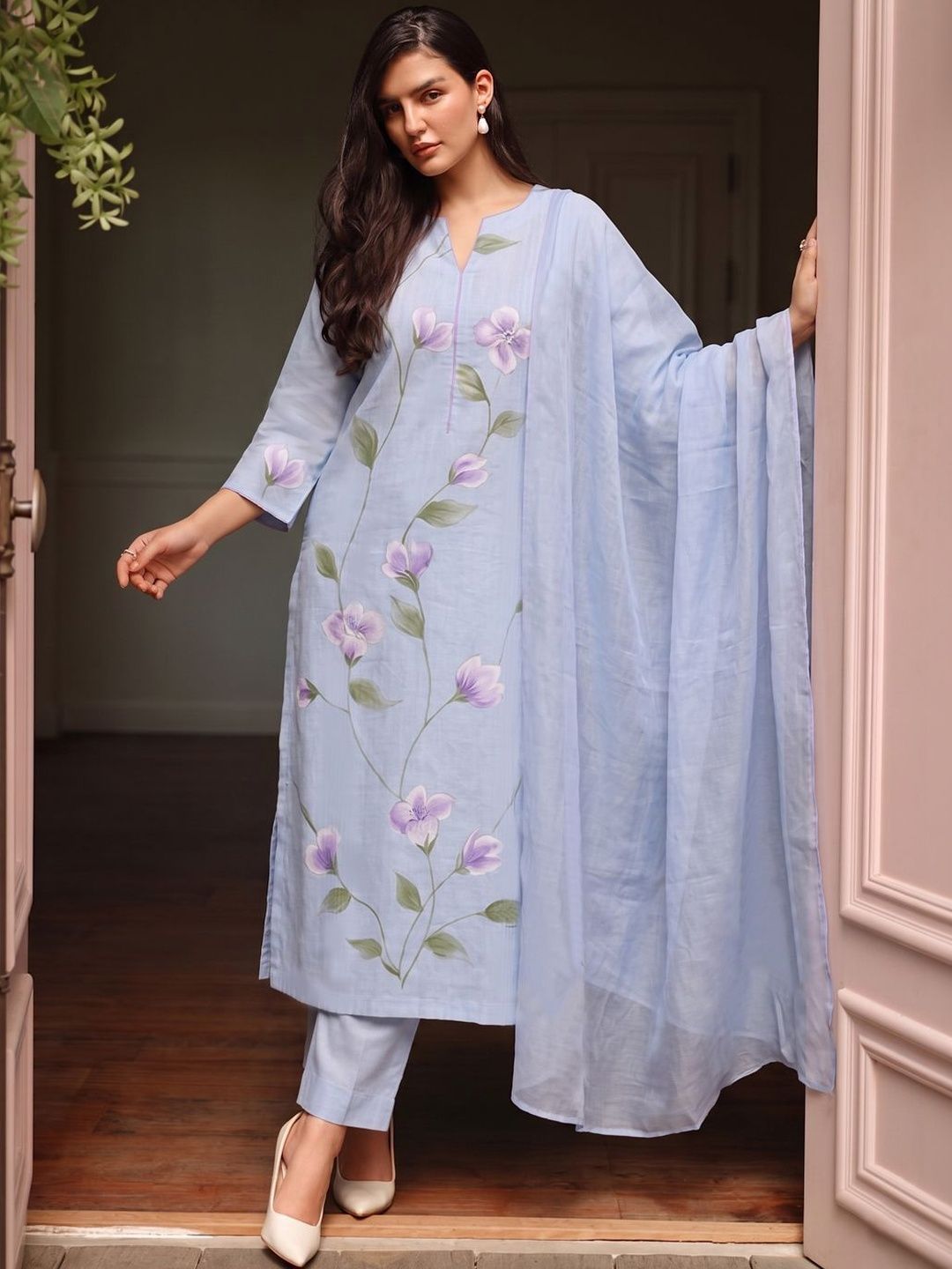 SZN Women Floral Printed Regular Kurta with Trousers & With Dupatta