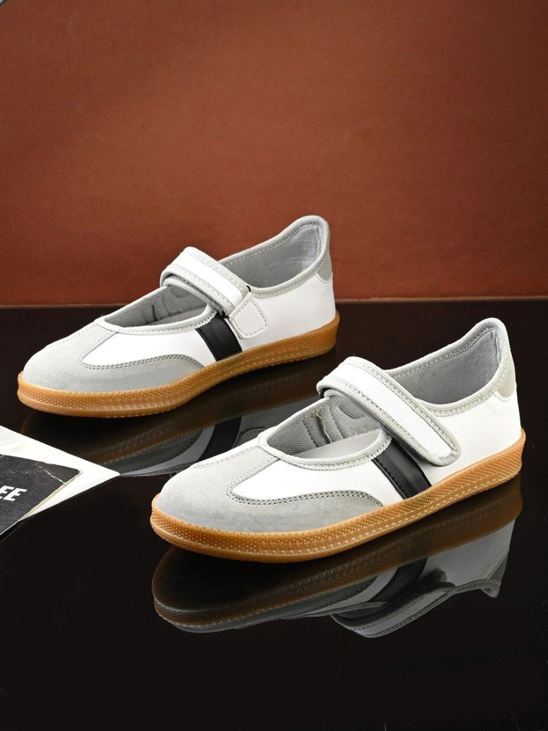 PLANET WALK Women Colourblocked Sneakers