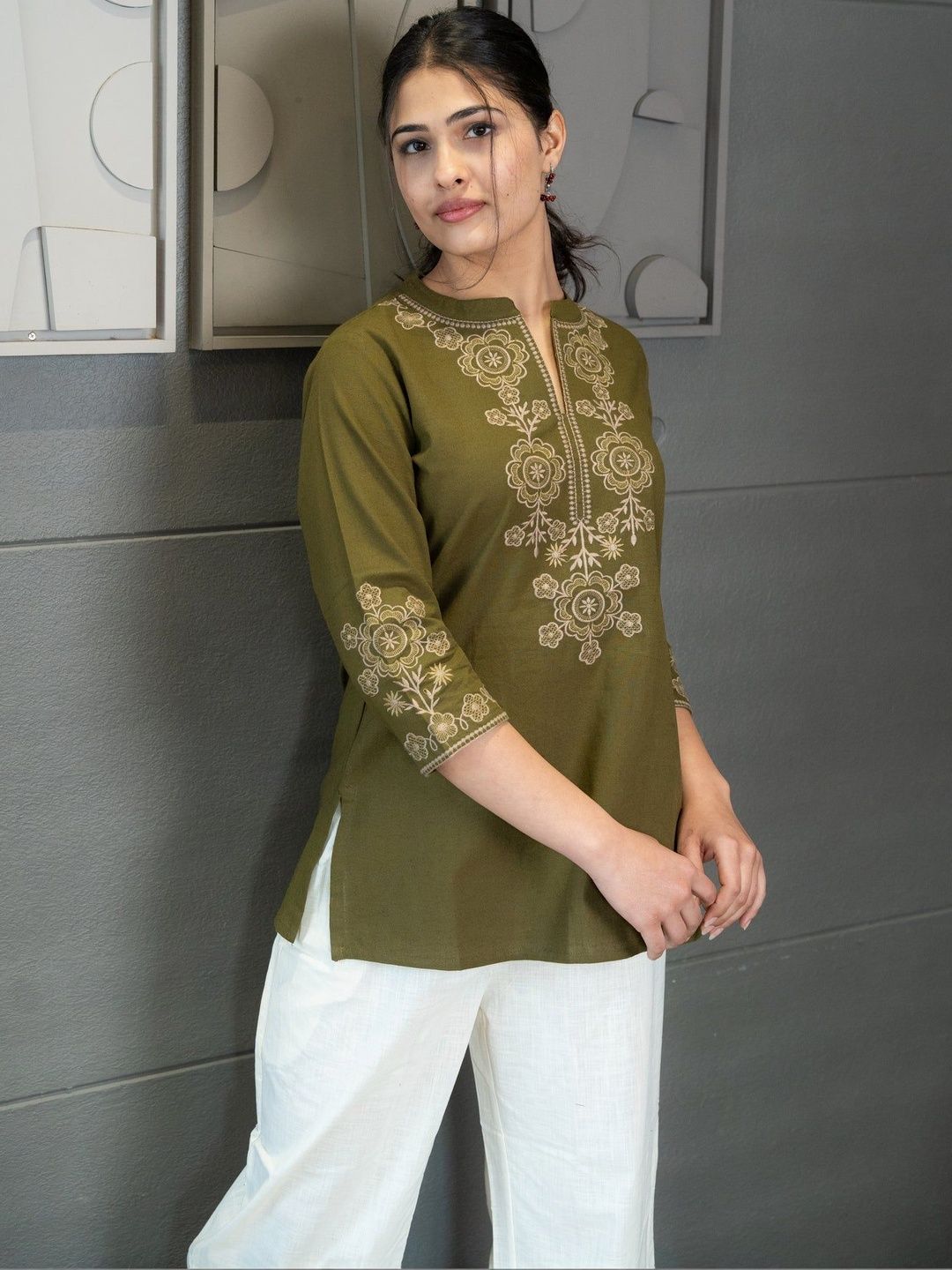 TWINS LADY Mandarin Collar Embroidered Ethnic Tunic