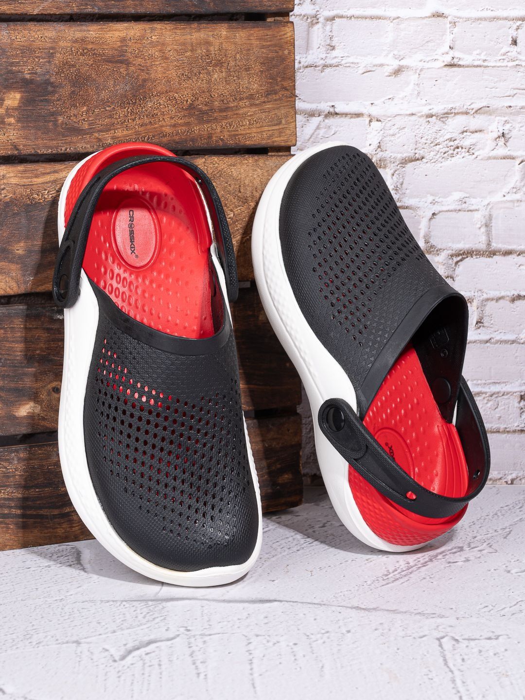 CROSSKIX Men Croslite Clogs