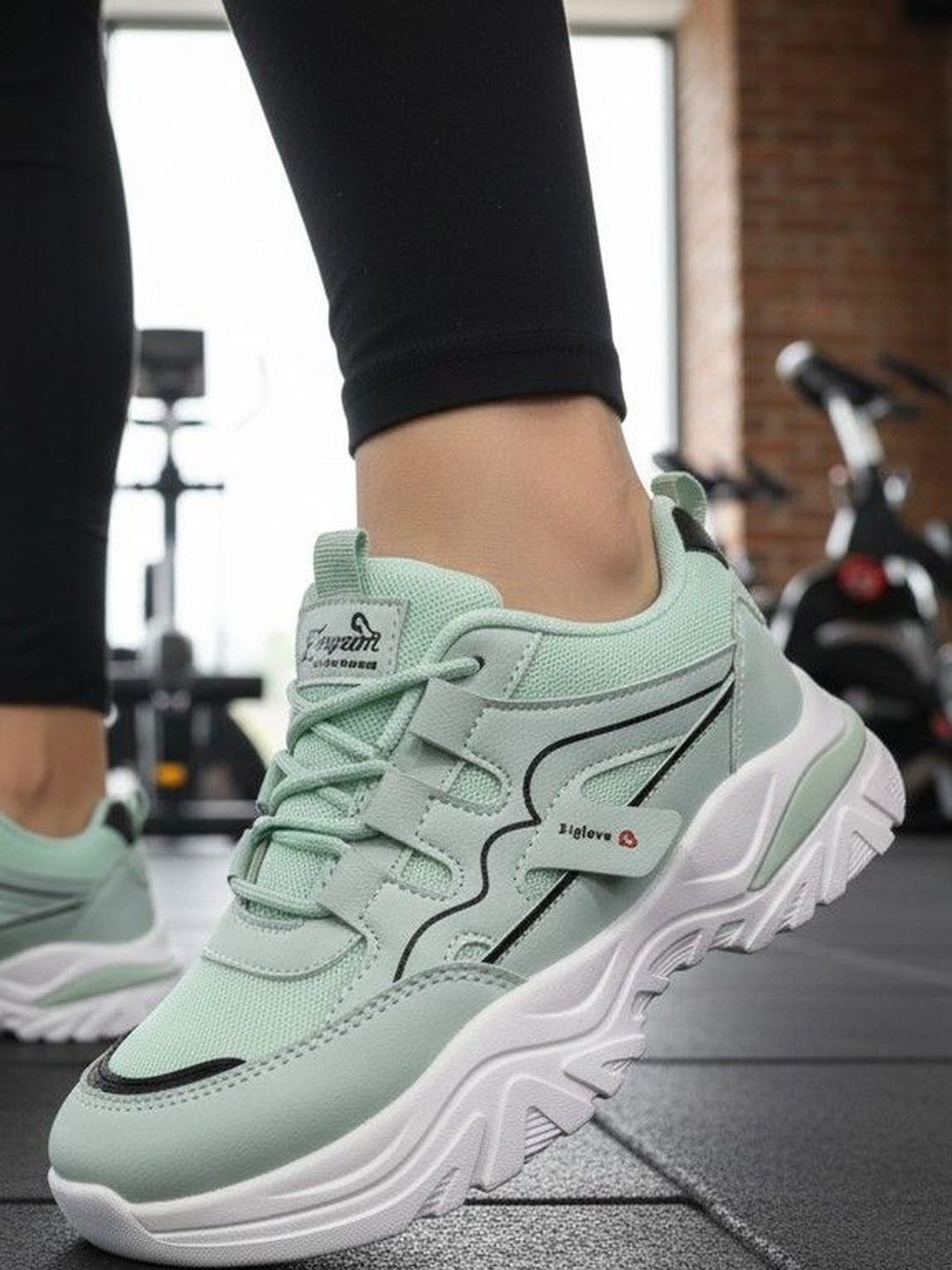 WILD LEOPARD Women Mesh Training or Gym Non-Marking Shoes