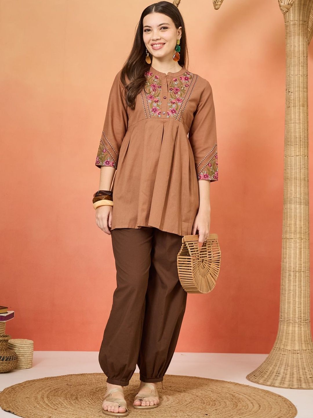Anouk Anouk Floral Embroidered Thread Work Pure Cotton Thread Work Kurti