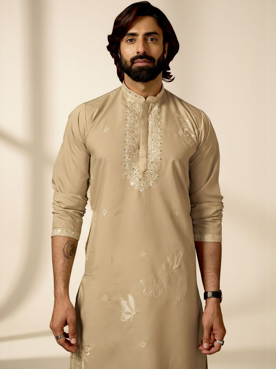 INDIROOP Men Embellished Mirror Work Kurta