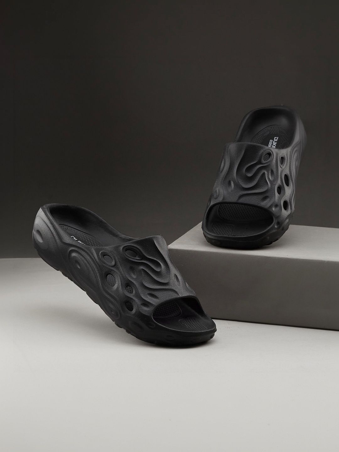 Duke Men Sliders