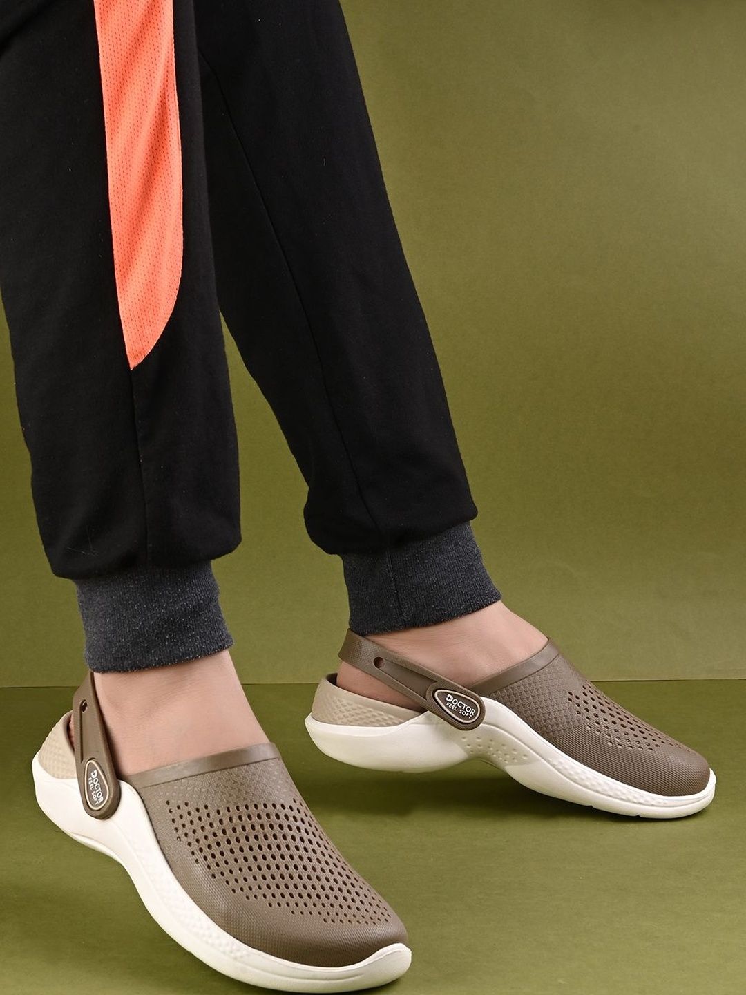 DOCTOR FEEL SOFT Men Clogs