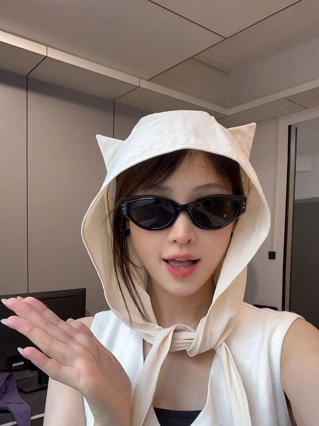 StyleCast x Revolte StyleCast x Revolte Women Off White Solid Sun Hat