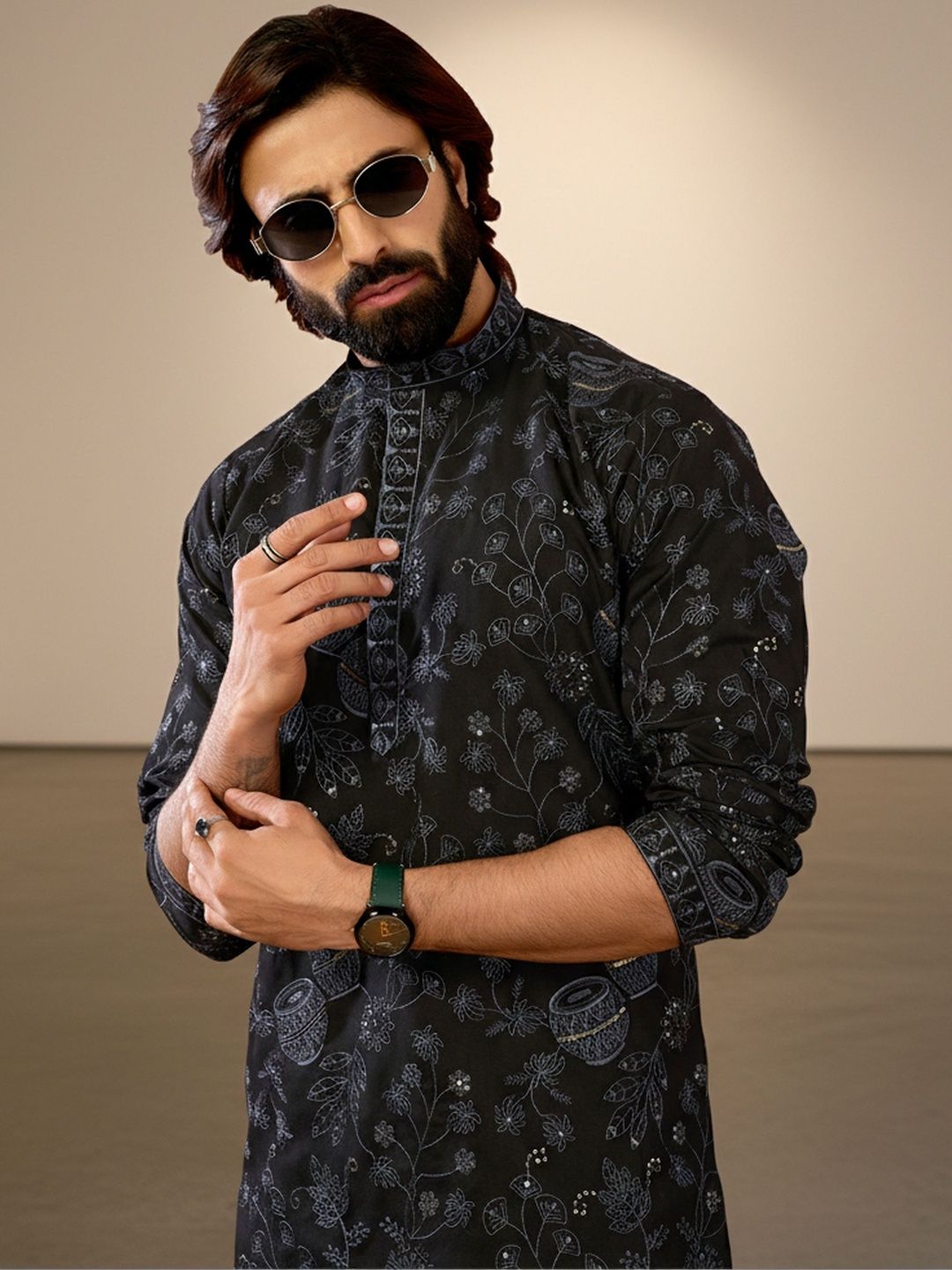 INDIROOP Men Embellished Mirror Work Kurta