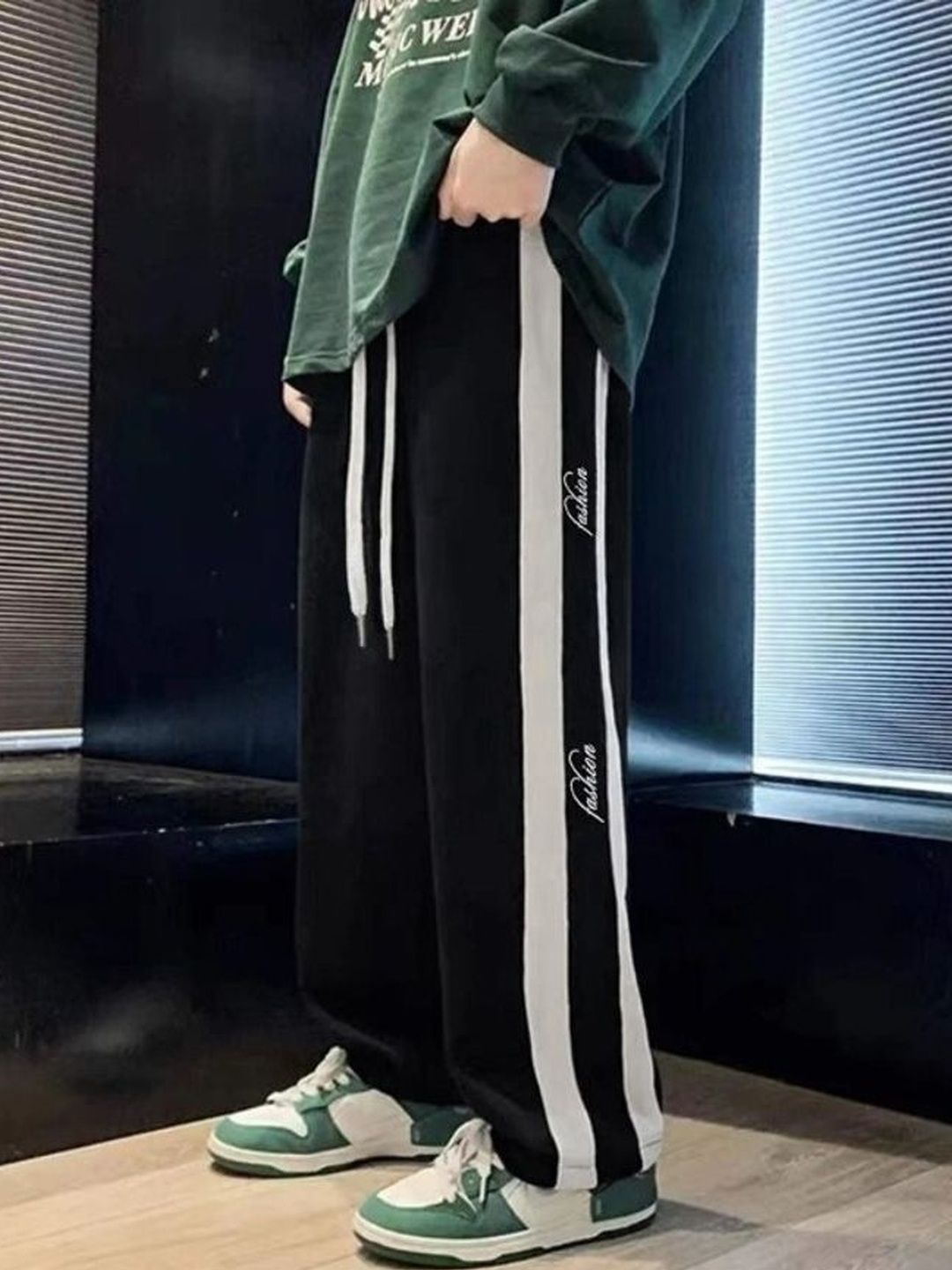 CHROVEL Men Relaxed Fit Striped Joggers