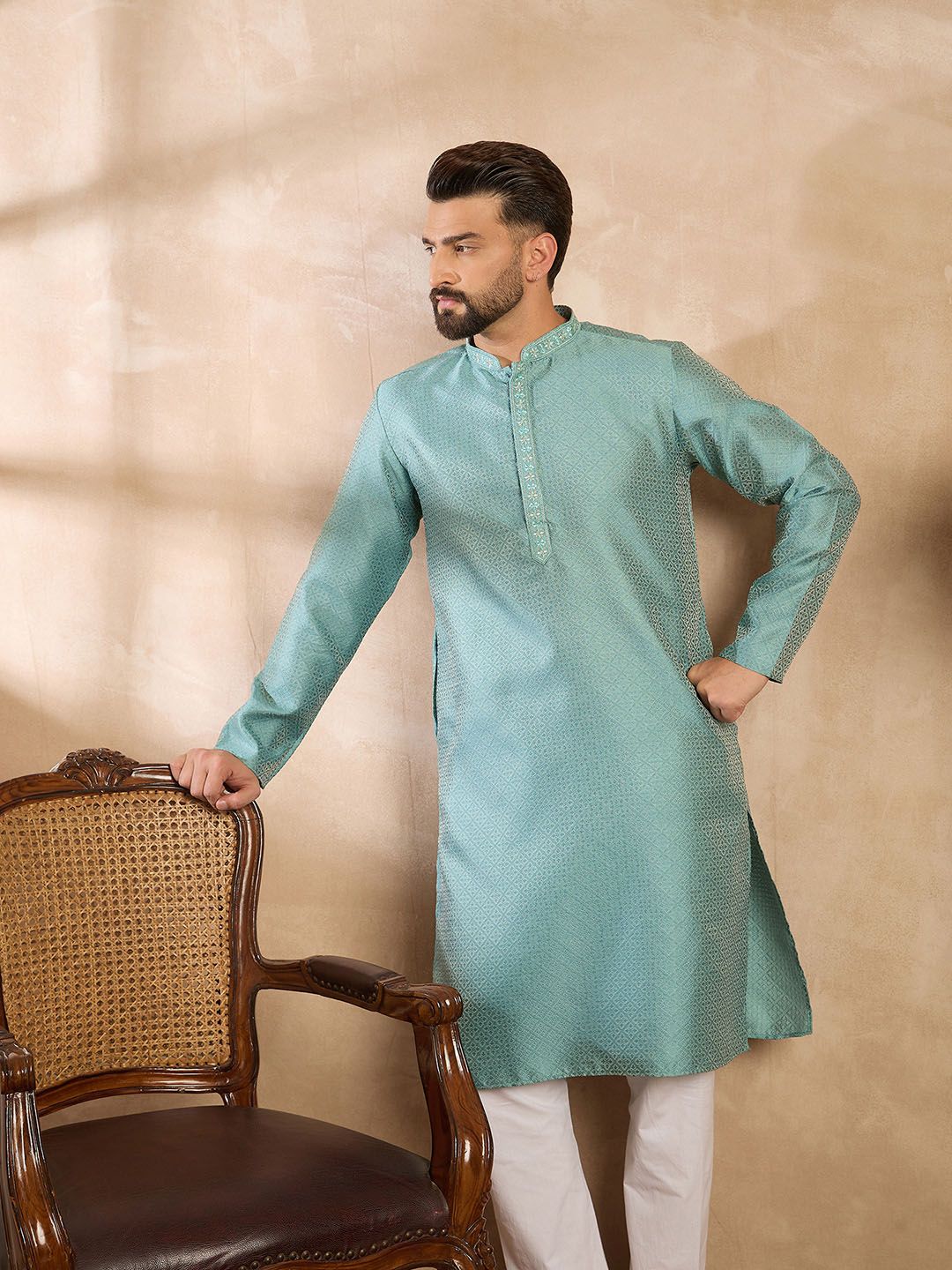 Ethnic Bay Men Embroidered Kurta