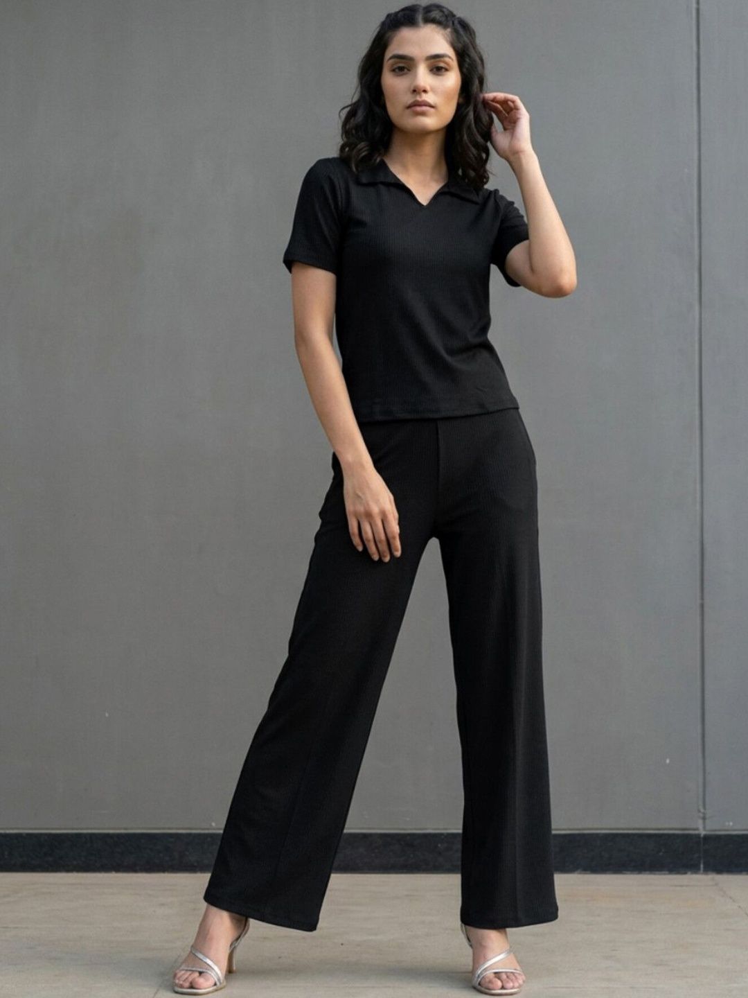 Selvia Solid T-shirt with Trousers