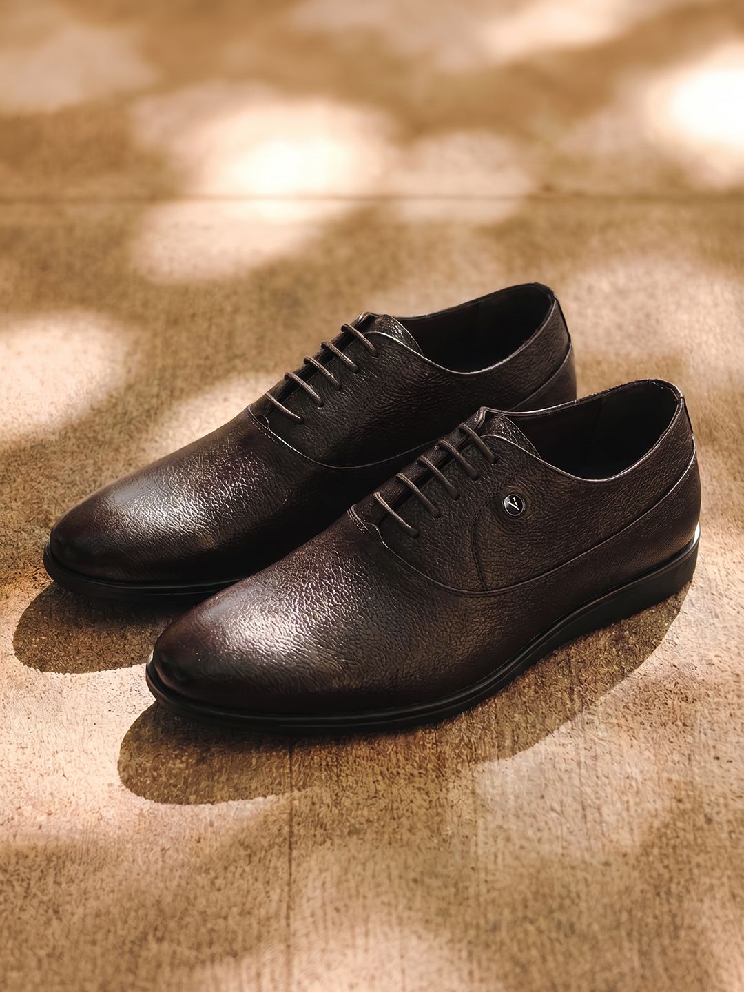 Van Heusen Men Leather Oxford Round Toe Formal Shoes