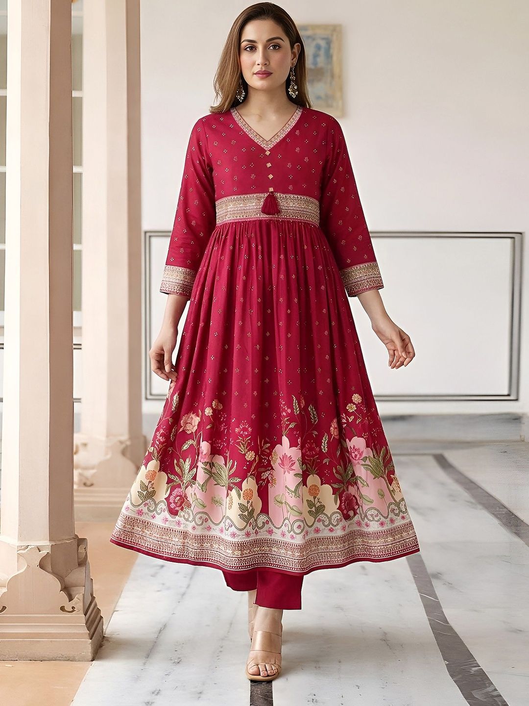popmantra Women Floral Printed Empire Thread Work Kurta with Trousers