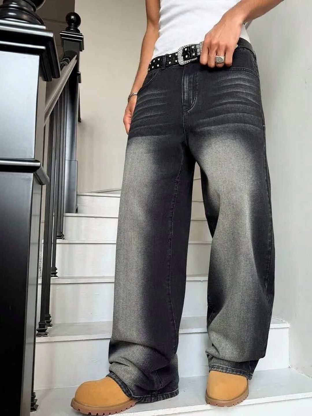 Kotty Men Wide Leg Low-Rise Light Fade Stretchable Jeans