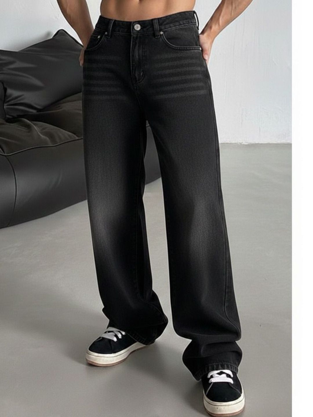 WOOMNY Men Regular Fit Mid-Rise Jeans