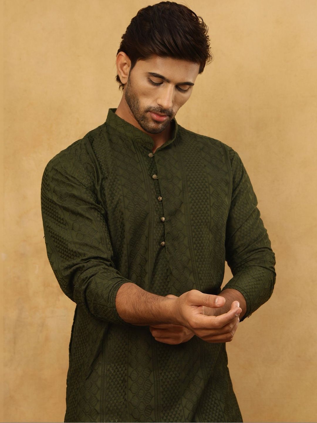 Jompers Men Embroidered Chikankari Kurta