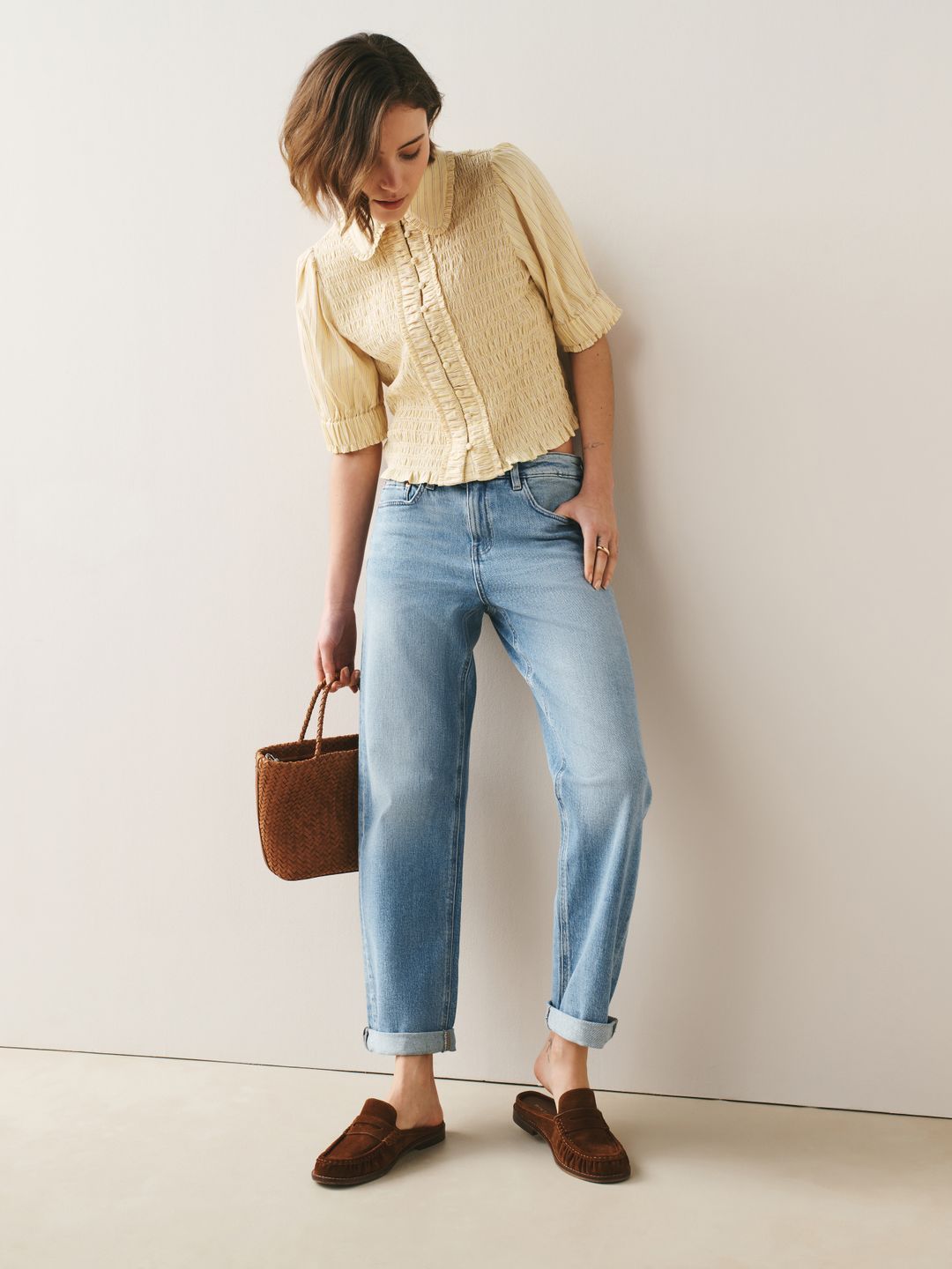Regular Fit Mid-Rise Light Fade Stretchable Jeans