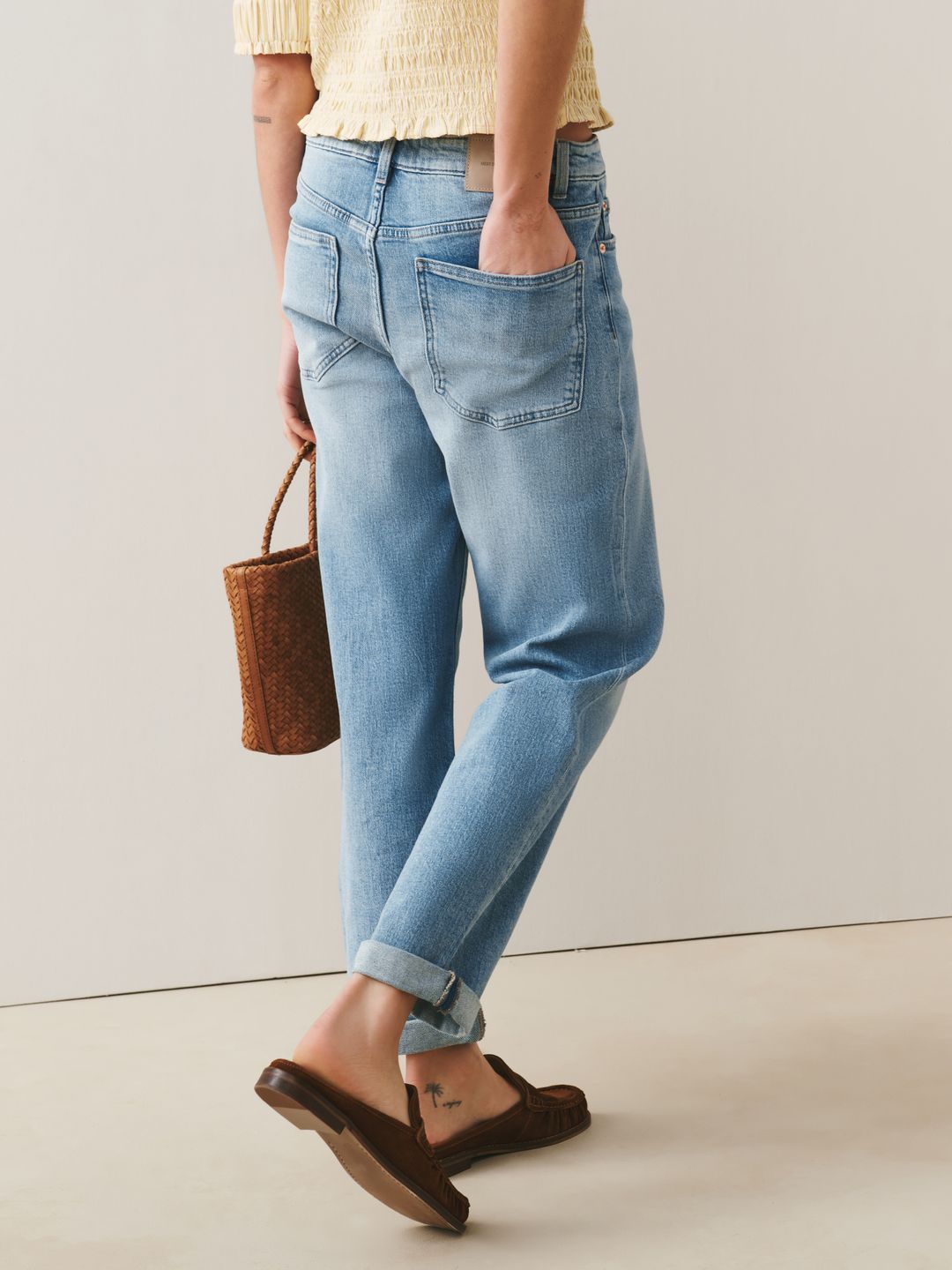 Regular Fit Mid-Rise Light Fade Stretchable Jeans