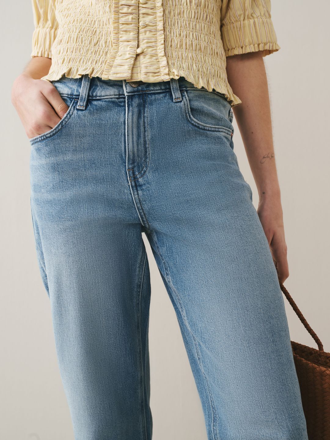 Regular Fit Mid-Rise Light Fade Stretchable Jeans