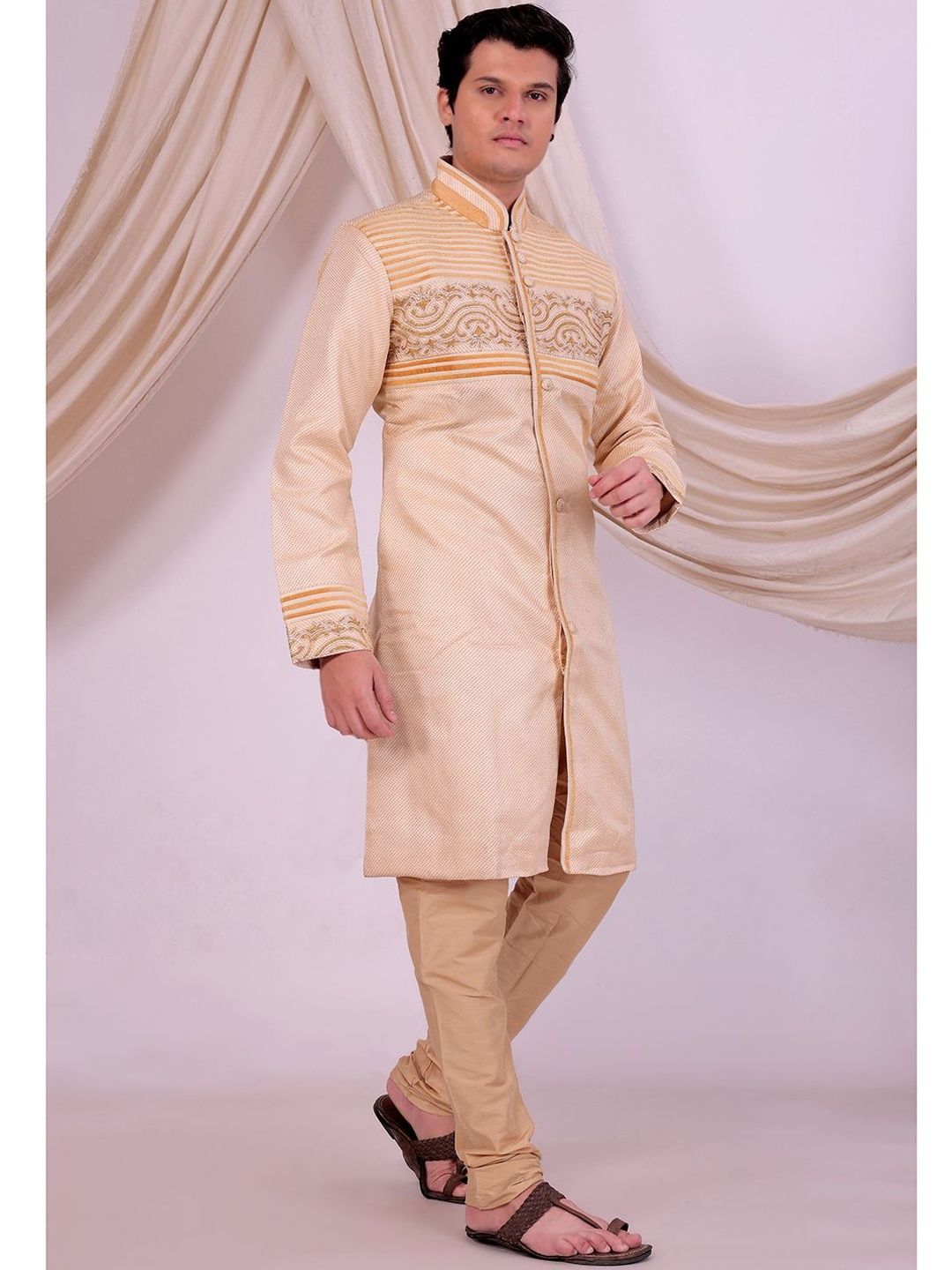 Desibutik Embroidered Mandarin Collar Sherwani