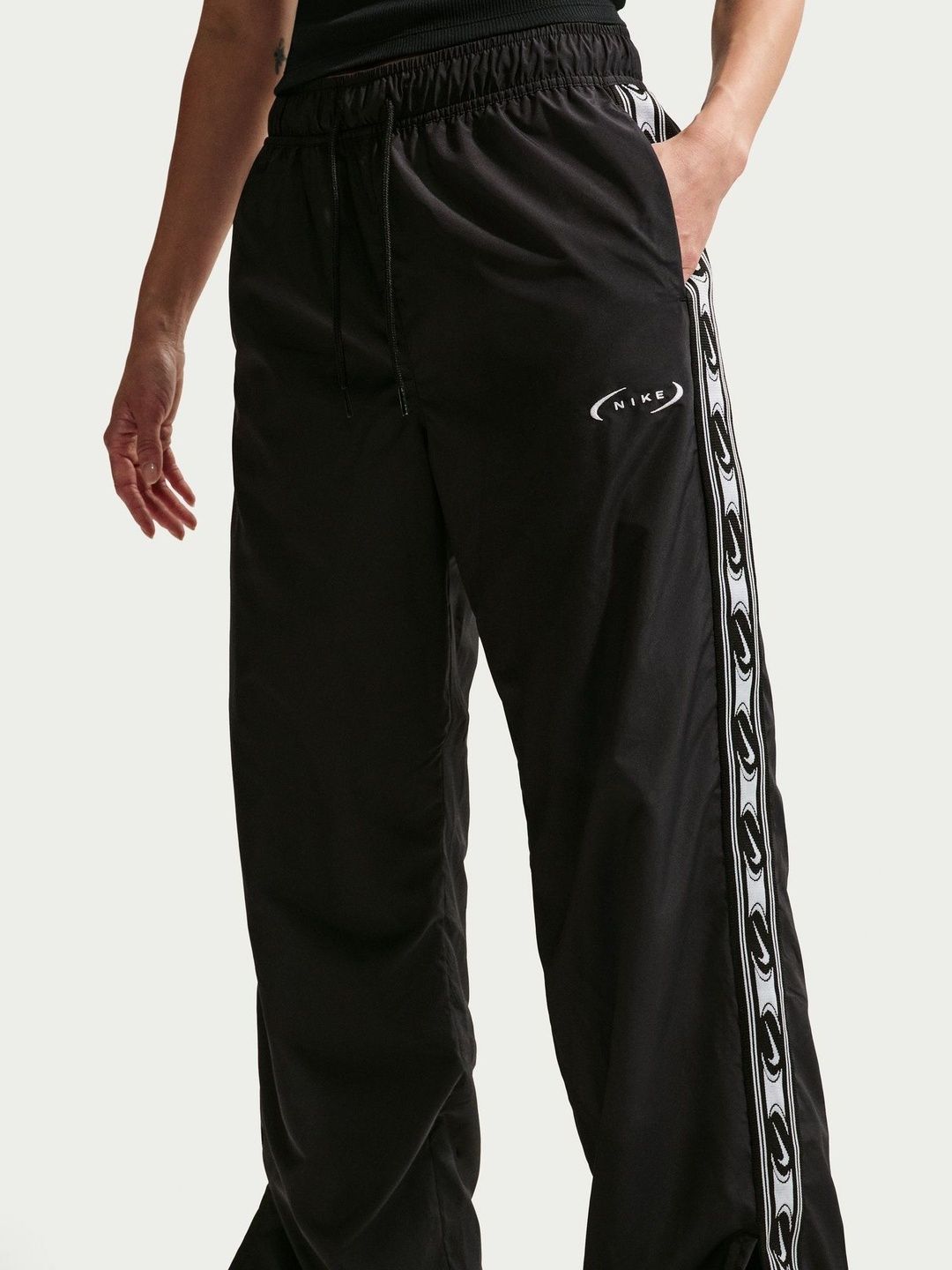 Sportswear Classic Trousers Nike Sportswear Classic Women's Mid-Rise Woven Trousers