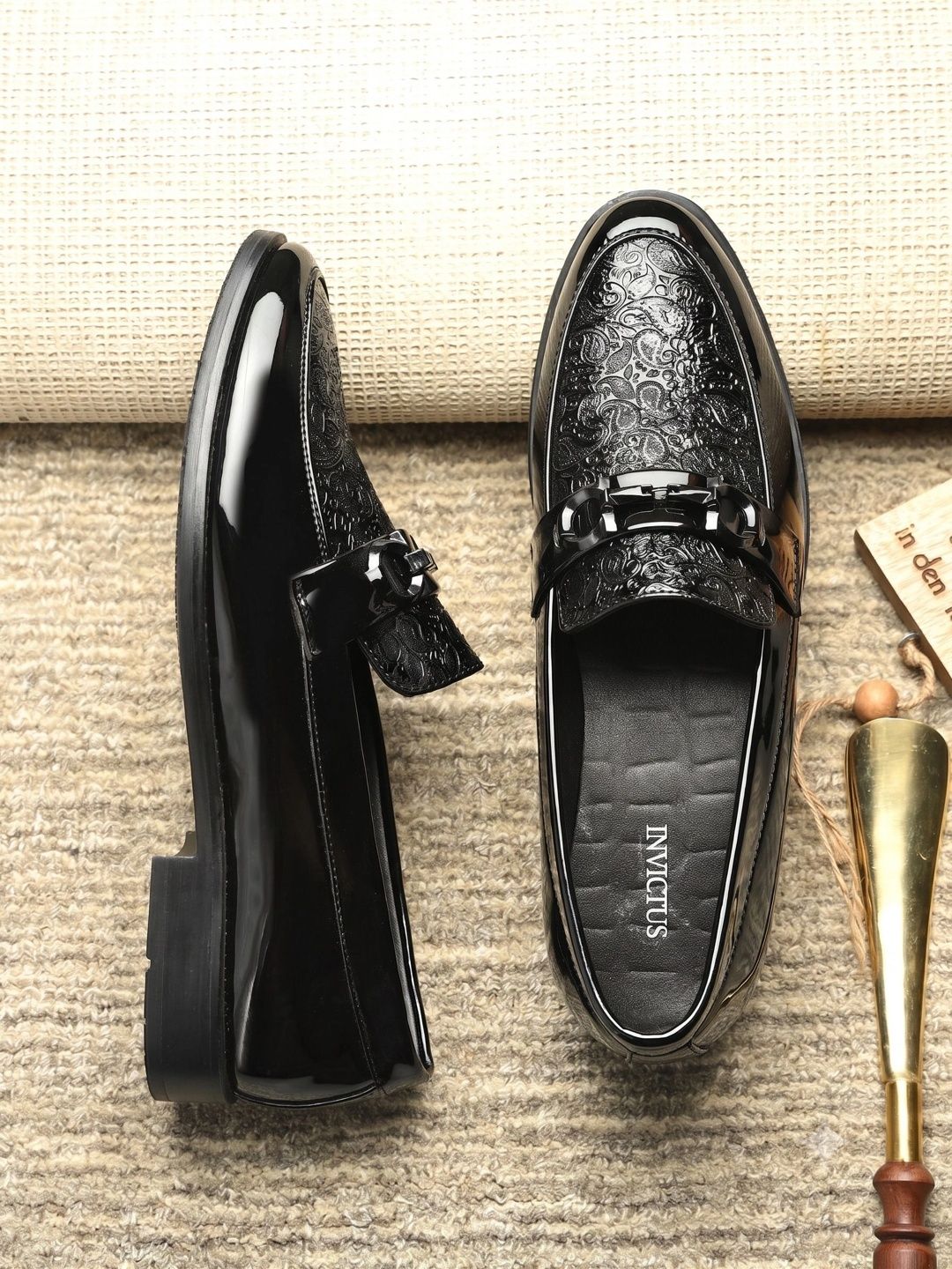 INVICTUS Men Textured Formal Loafer