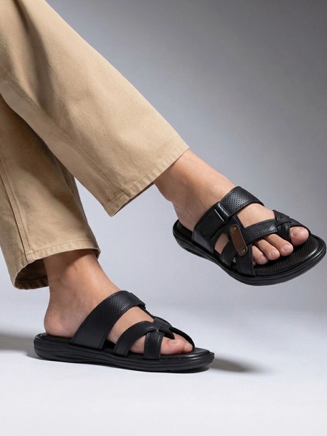 Zoom Shoes Men Textured Leather Comfort Sandals