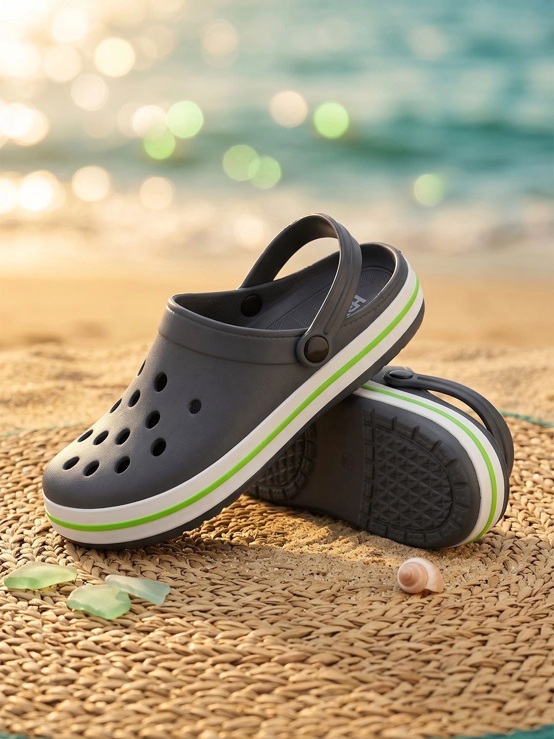 HRX by Hrithik Roshan Men Grey & White Rubber Clogs