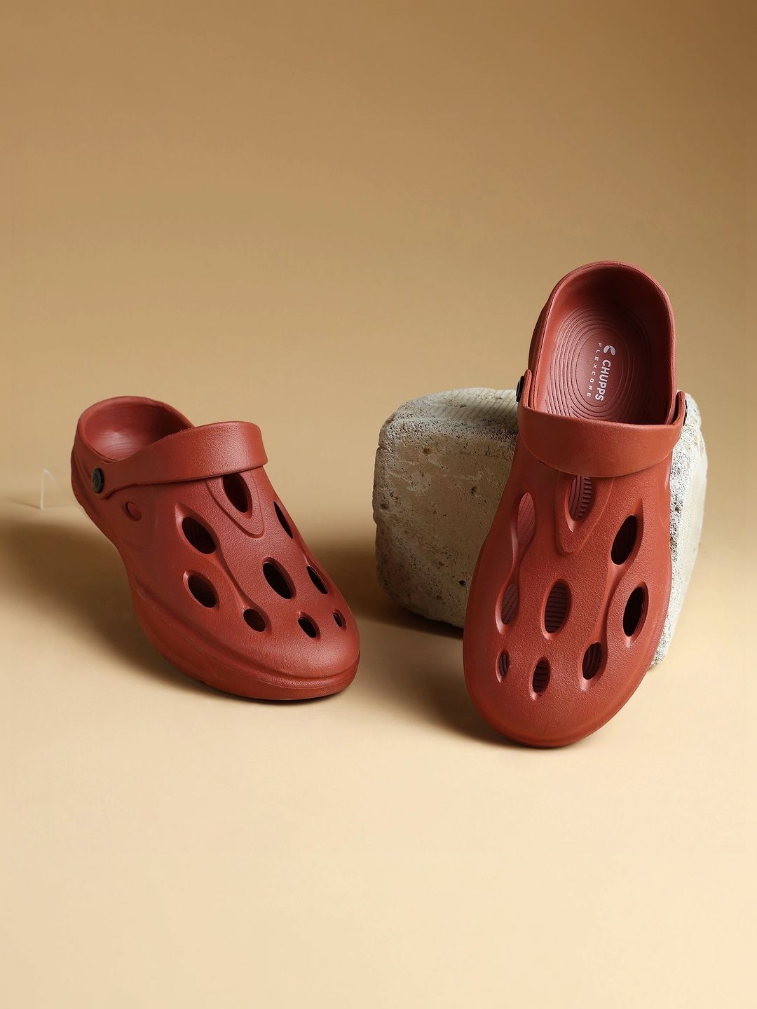 CHUPPS Men Beige Gator Clogs Orthopedic Clogs