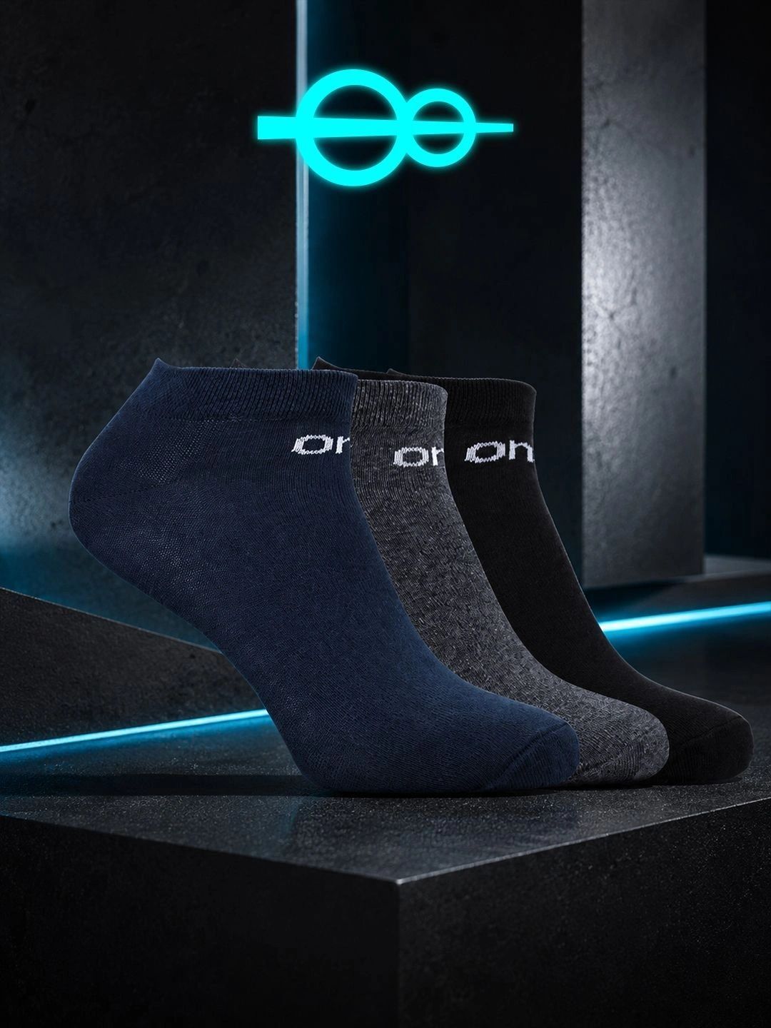 One8 Men Pack of 3 Sports Socks HEIQ Anti-Odour Comfort Grip & Breathable Sock