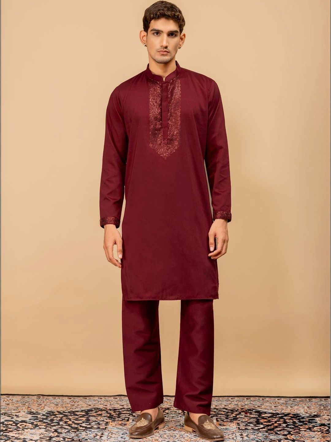 ADHIRAJAN Men Embellished Thread Work Kurta