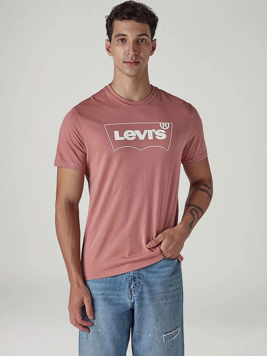 Levis Men Brand Logo Printed Slim Fit T-shirt