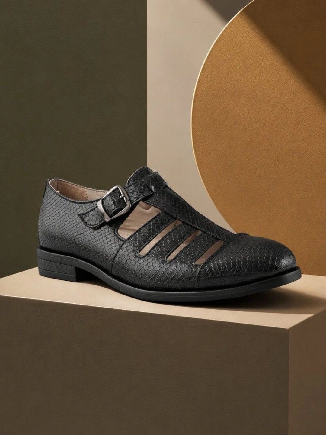 House of Pataudi Men Fisherman Sandals