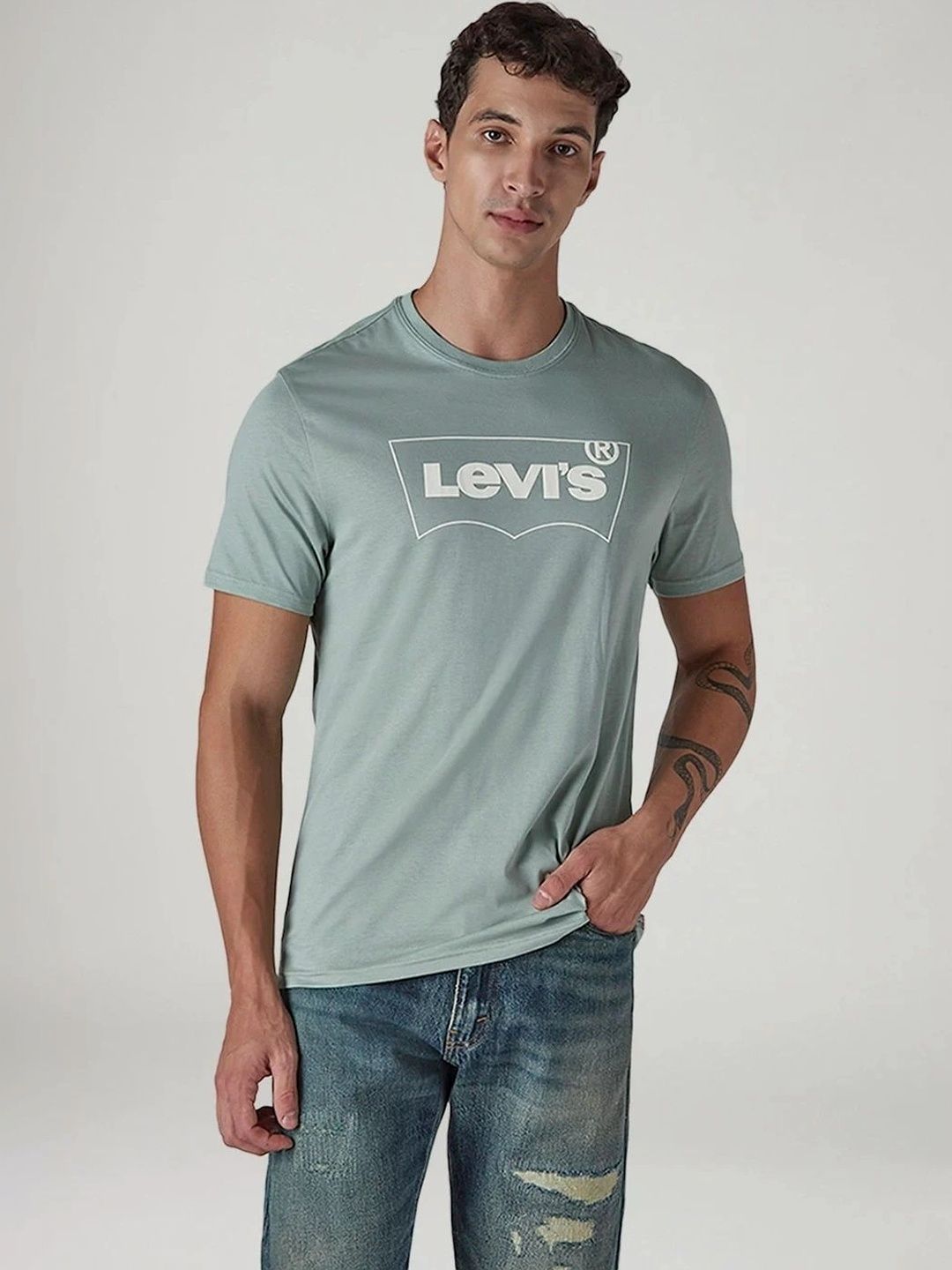 Levis Men Brand Logo Printed Slim Fit T-shirt