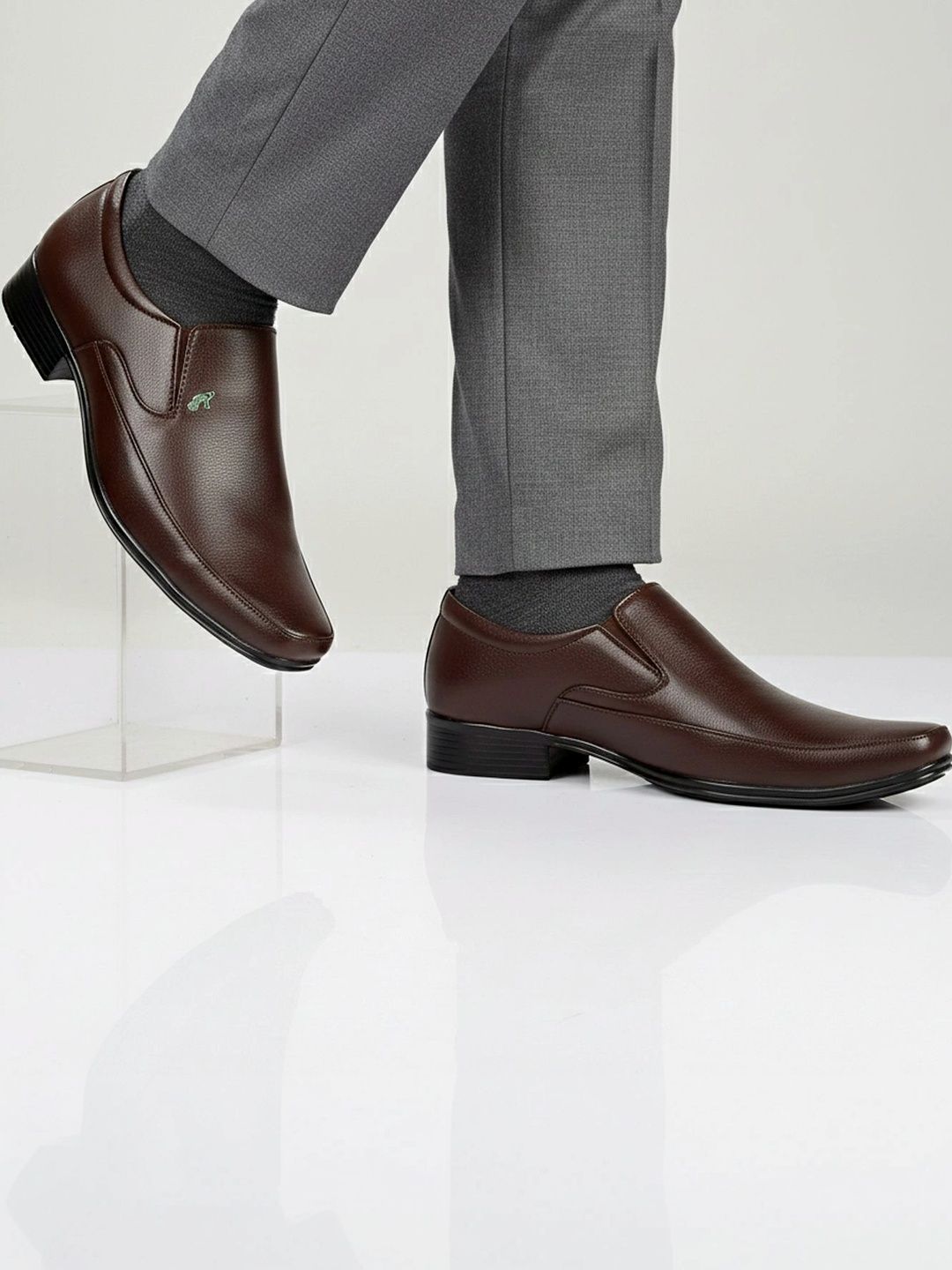 Vitoria Men Pointed Toe Slip-On Formal Shoes With Cap