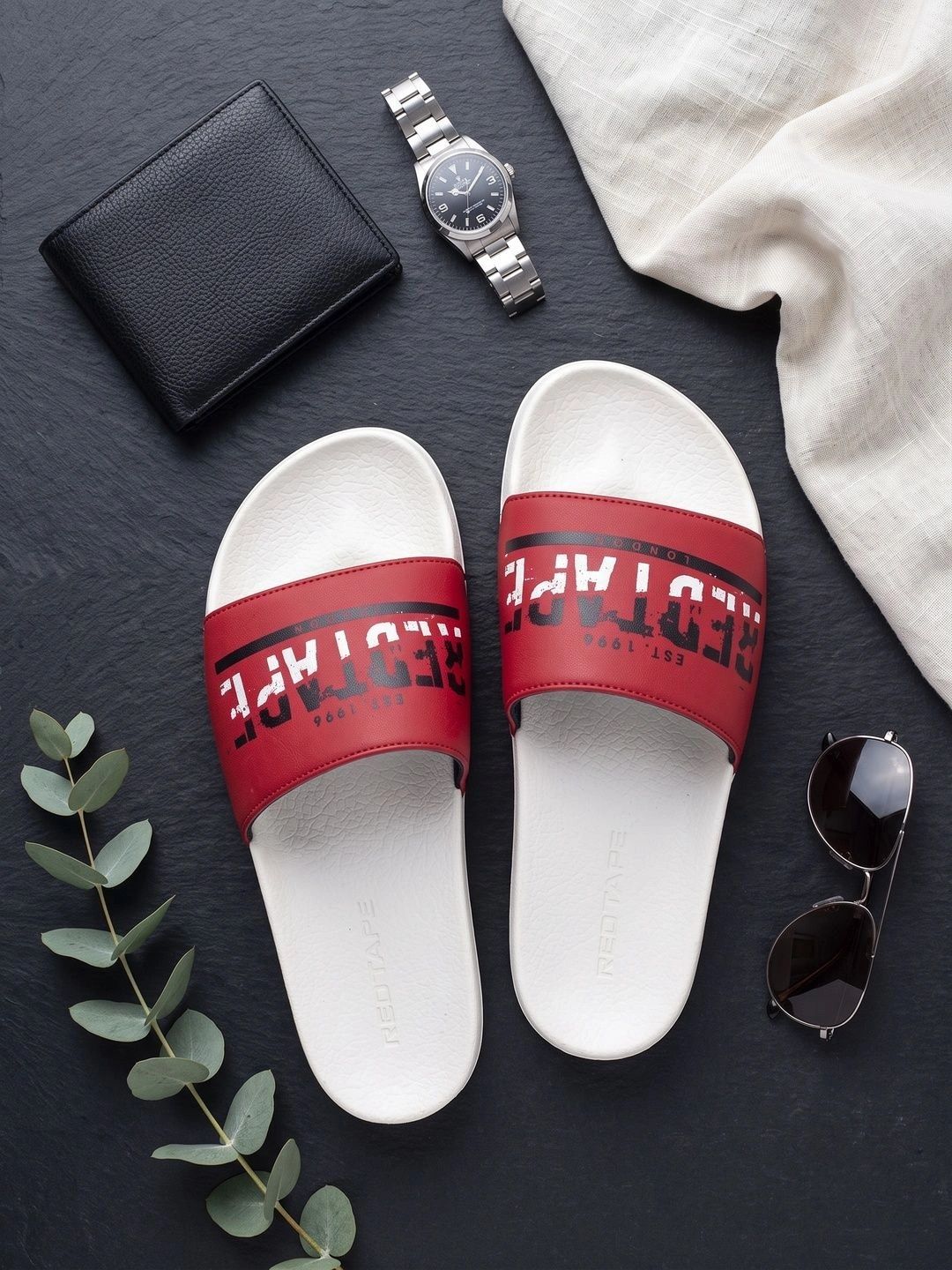 Red Tape Men Printed Sliders