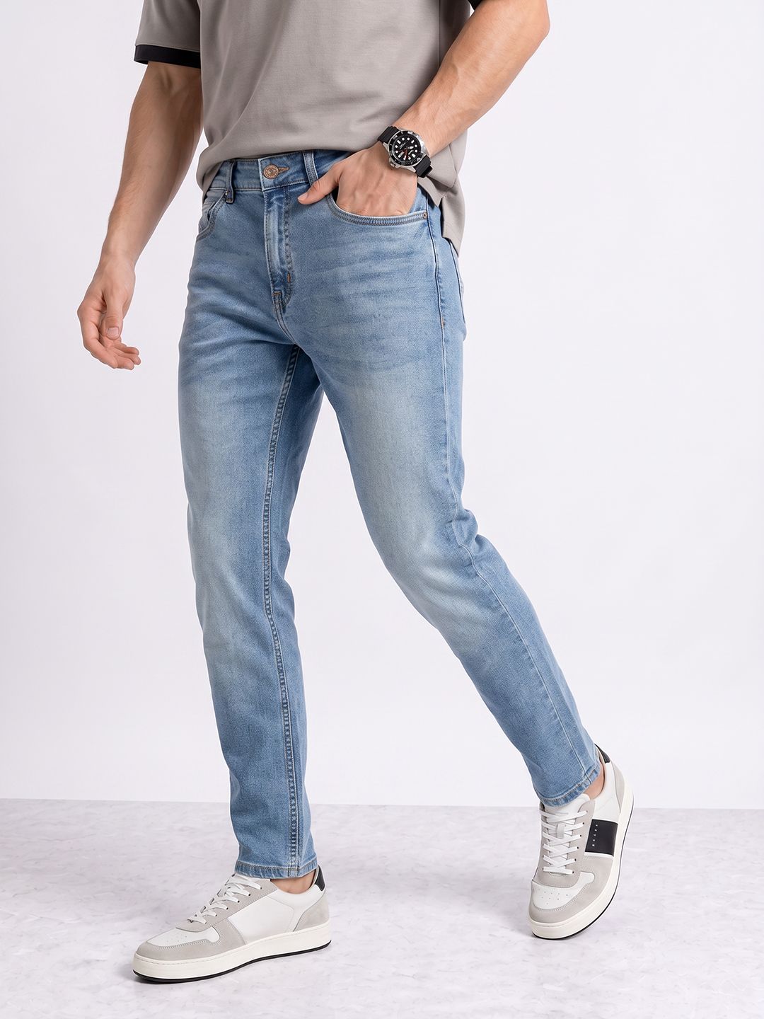 Aeropostale Men Tapered Fit Light Fade Jeans