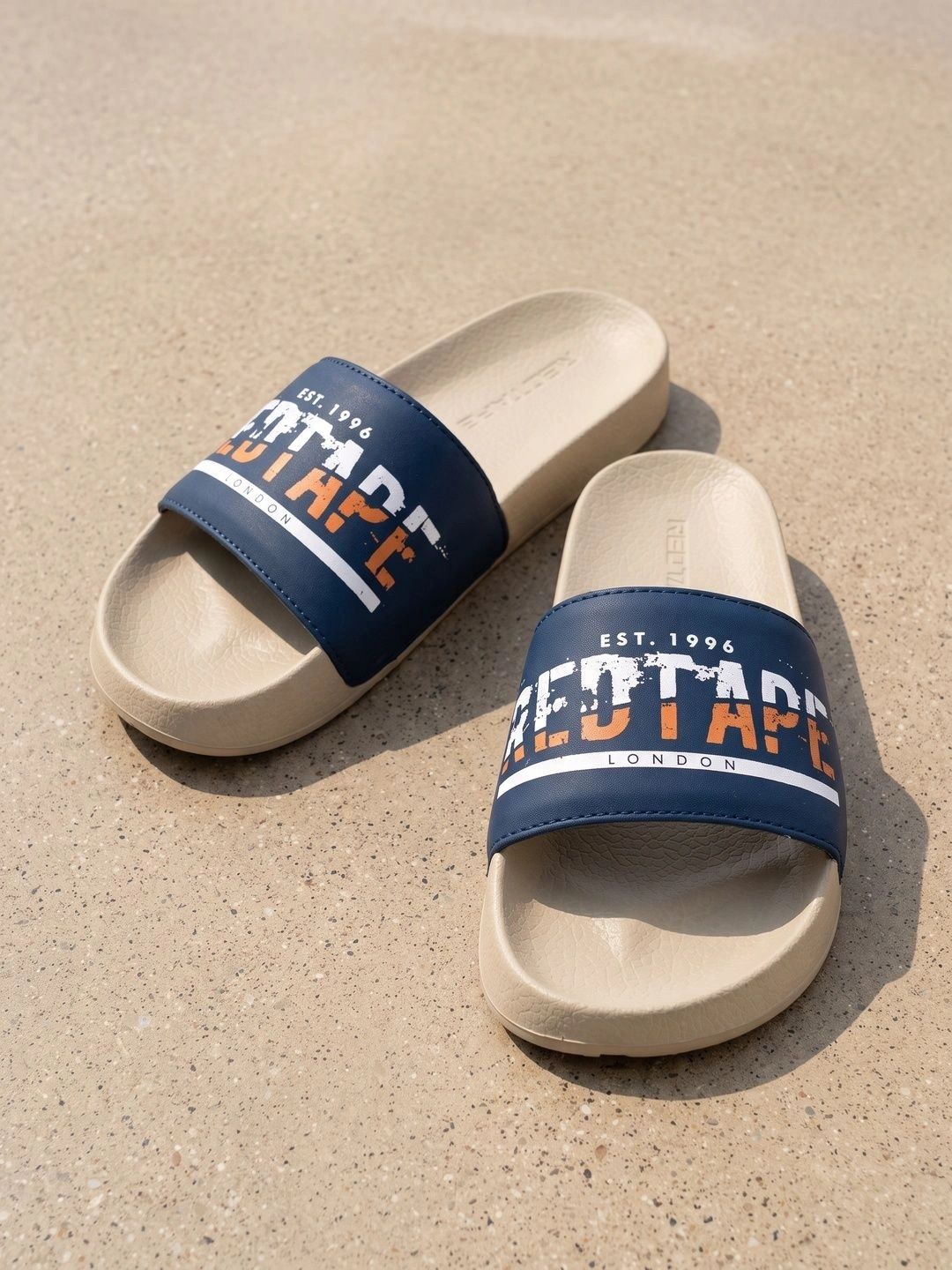 Red Tape Men Printed Sliders