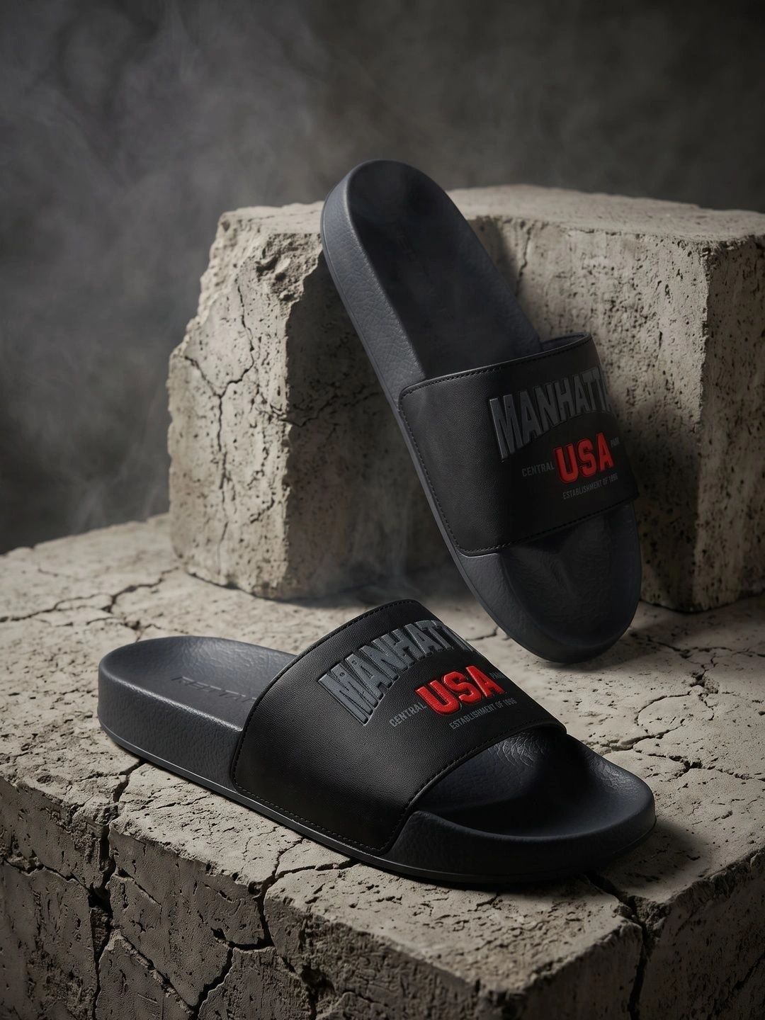 Red Tape Men Printed Sliders