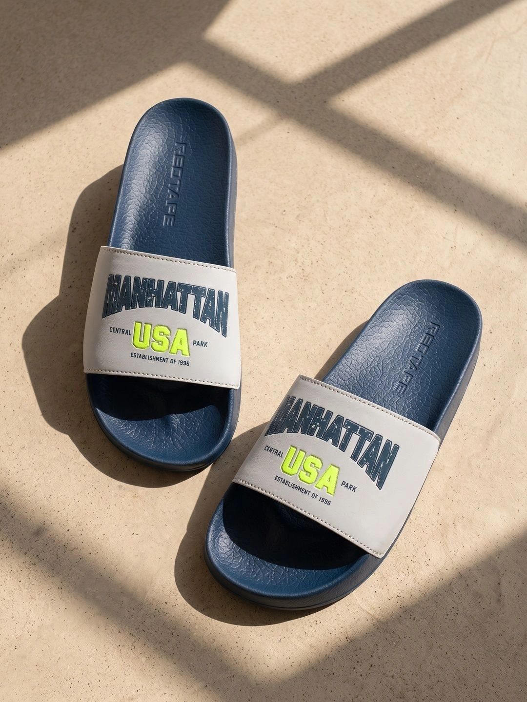 Red Tape Men Printed Sliders