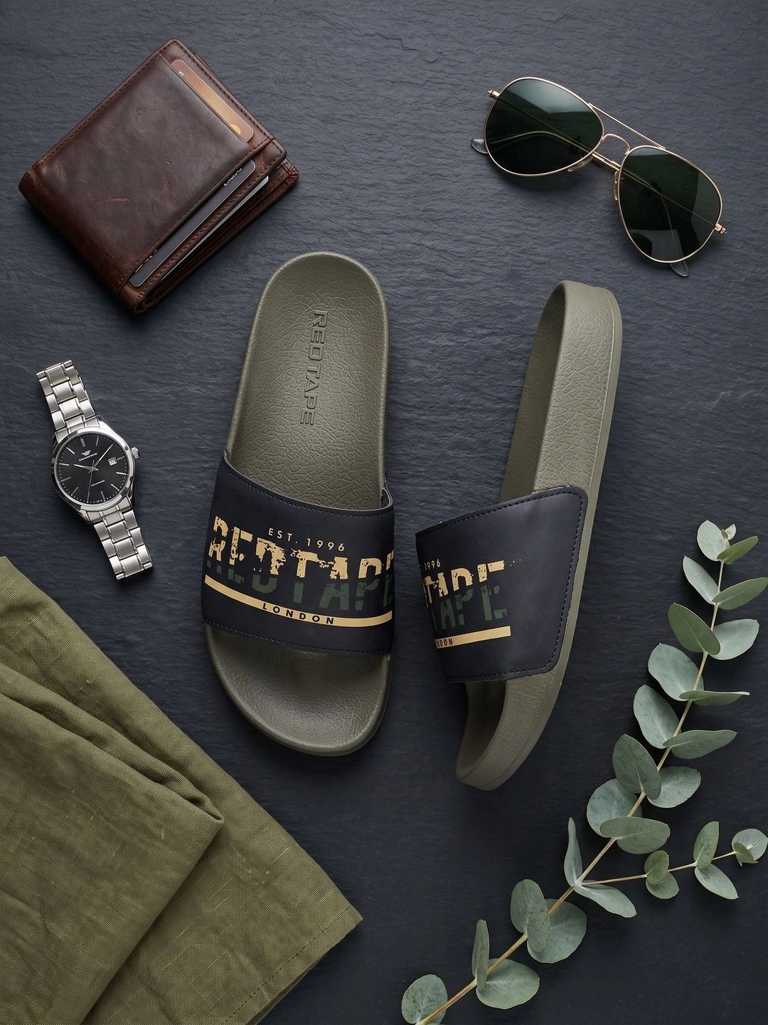 Red Tape Men Printed Sliders