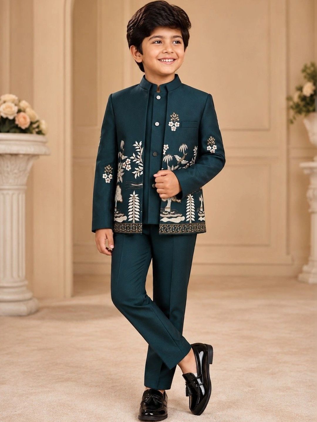 ELITE TRENDZZ Boys Embroidered Mandarin Collar Sherwani Set
