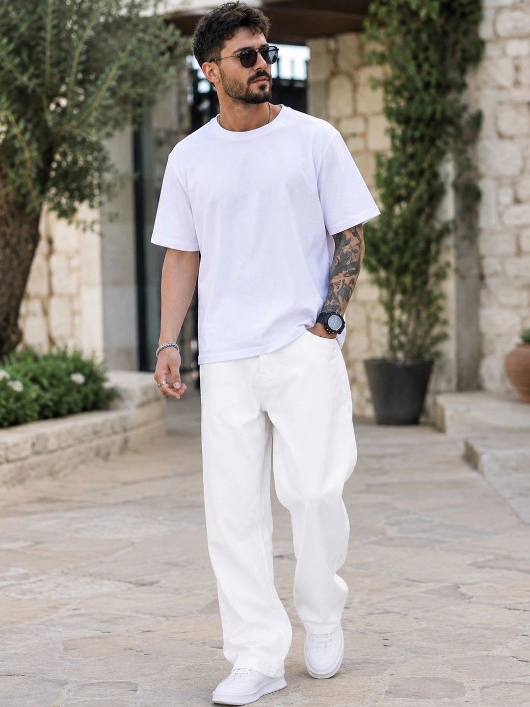 DENIM HAWK Men Classic Straight Fit Mid-Rise Stretchable Jeans