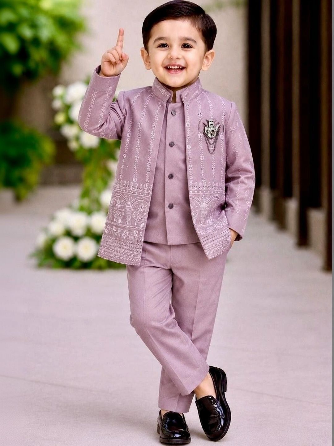 ELITE TRENDZZ Boys Embroidered Mandarin Collar Sherwani Set