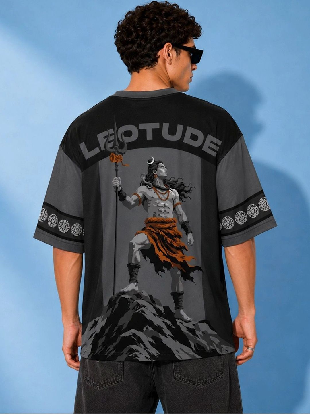 Leotude Men Colourblocked Drop-Shoulder Sleeves T-shirt