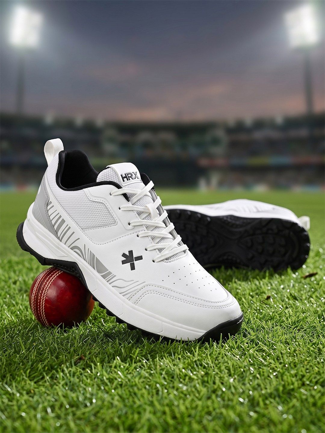 HRX by Hrithik Roshan Men Cricket Non-Marking Shoes