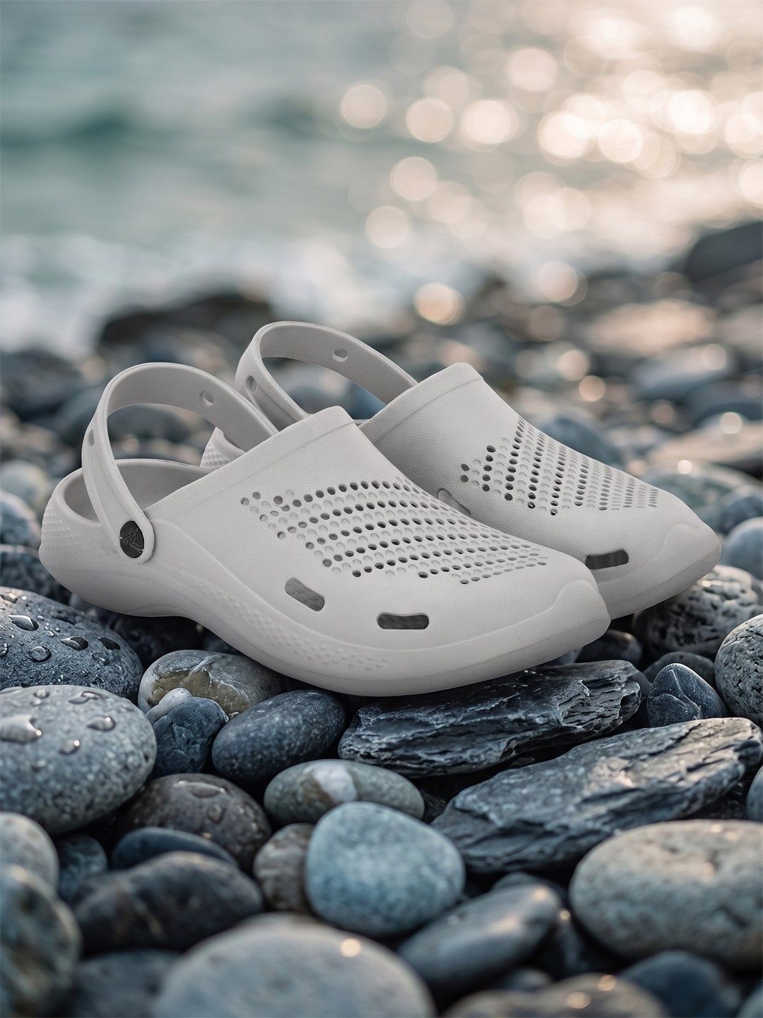 HRX by Hrithik Roshan Men Grey Self Design Rubber Clogs